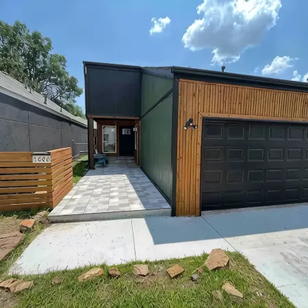 Ivy's Charming 2 Bedroom 2 Bath with Jetted Tub