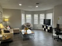 Urban Oasis in Historic Fourth Ward - Walk to Uptown - WiFi & Free Parking - Condos