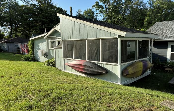 Sandpiper Cottage: Lakeside, Boat Slip, Beach, Family Friendly, Kayaks