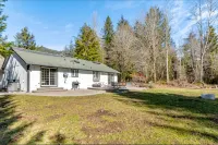 Remodeled Cottage w/Hot tub, 15 mins away from Mt. Rainier Park entrance - Chalets