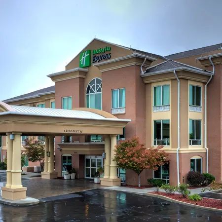 Holiday Inn Express & Suites RICHMOND by IHG