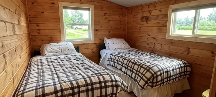 Seabreeze Retreat-Cozy waterfront  3-bedroom, one minute from PEI National Park Hotels in Queens County