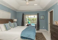 Walk to beach, restaurants and JW Marriott with private pool. Great amenities. - 4-Star