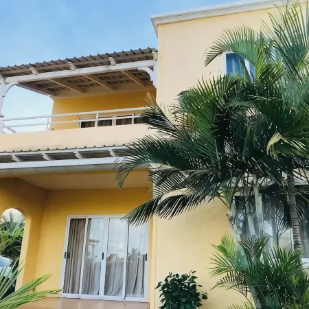 Belle Villa sécurisée Avec Piscine et Jardin Verdoyant