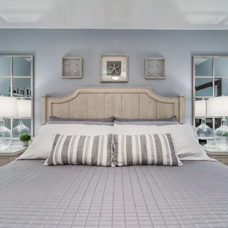 Dreamy Oceanfront Penthouse: Indulge in Luxury Spa, Panoramic Views & Beach Fun!