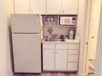 Luxury studio suite in Sea Trail. Close to beach. Wonderful screen in porch. Hotels in Sunset Beach
