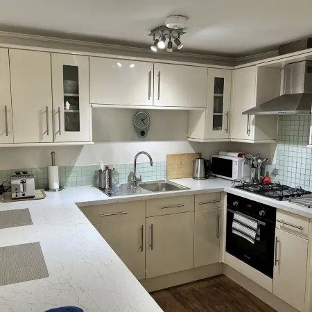 One bed cosy flat short walk  to Exeter centre