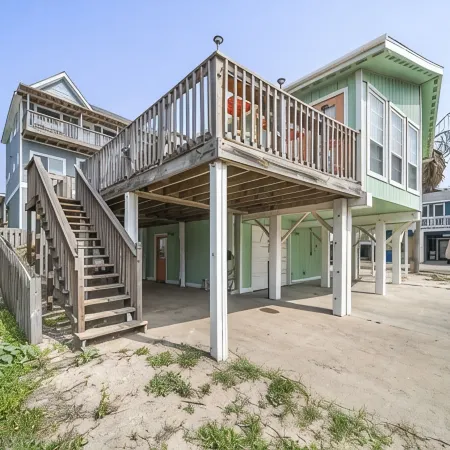 Ocean View, Short Walk to Beach, Free Golf Cart Included