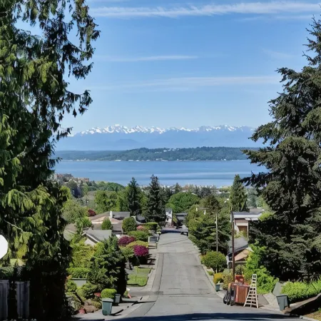 NON SMOKING Private Suite in Edmonds Bowl w Sound view. Отели в г. Эдмондс