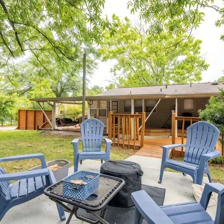 Convenient Cottage Unit w/grill close to Hospitals, Restaurants and Ft Moore