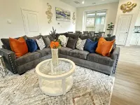 Cozy & New  4Bd/ 3ba, in Quiet Neighborhood w/Big Yard. - Homestays