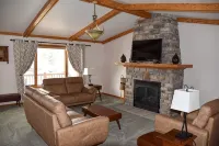 Beautiful Spacious Home - Near Fergus High School - Homestays