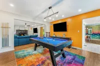 Pocono Dream House! Heated Pool, Fire Pit, Bowling, Mini Golf! - Homestays