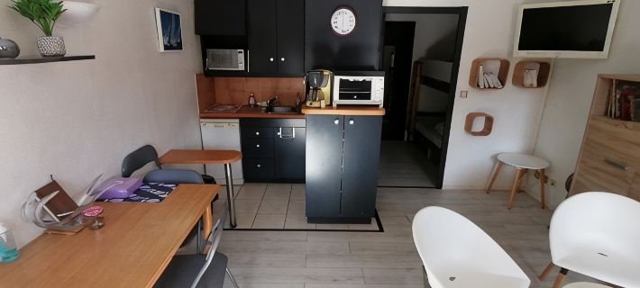 Studio Quiberon, with terrace, sleeps 4 Hotels in Quiberon