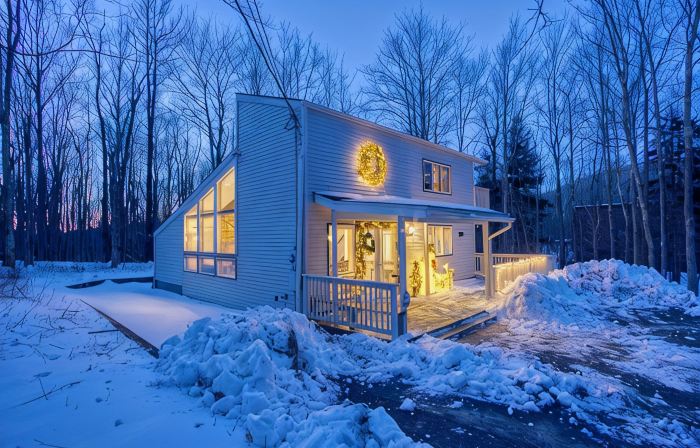 3-Bedroom 2 Bath Cozy Chalet 1 Mile From Mountain!