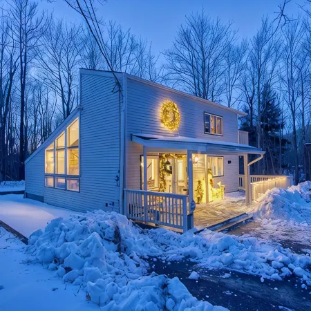 3-Bedroom 2 Bath Cozy Chalet 1 Mile From Mountain!