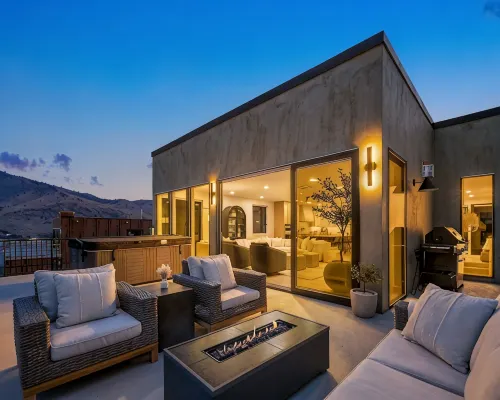 Lake Chelan Luxury Villa w/ Views•Private Beach•Marina•Pool•Spa•Sauna-Sleeps 24