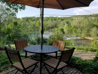Private French Manior overlooking the Spring River Hotele w: Sharp County