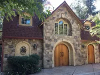 Mankas Barrel Room Cottage located in the hidden gem of Suisun Valley, CA - 3-Star