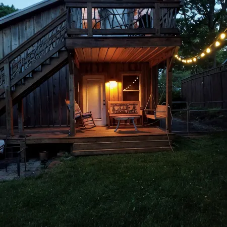 Private Upper Room w/large soaking tub/shower with view of 7 Sisters Mountains!