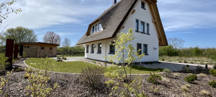 Holiday Home - Enjoy Rügen`s coast in the new maritime country house! Hotels in Dranske