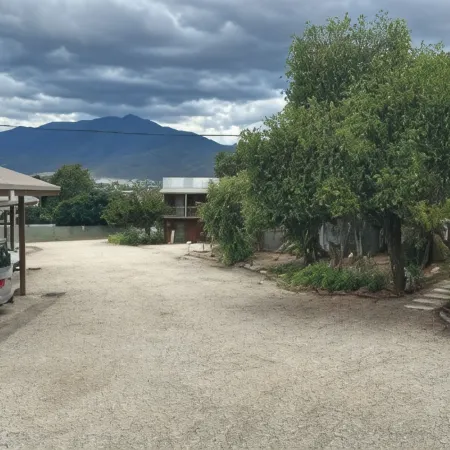 Mountain Creek Motel Bar & Restaurant
