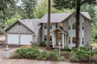 Entire 4-bedroom house, billiards and ping-pong, close to University of Oregon - بيت ضيافة