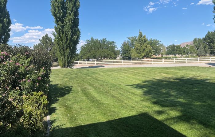 Mystic Manor Monroe 4 Bed Farm House- 10 min walk to Hot springs