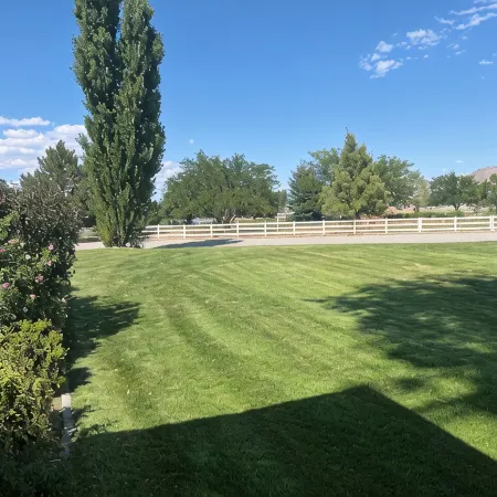 Mystic Manor Monroe 4 Bed Farm House- 10 min walk to Hot springs