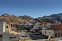 Historic comfy loft in the heart of Salida! View calendar