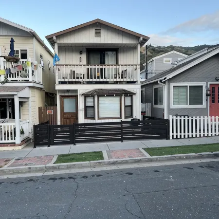 Catalina Is. Home close to Beach