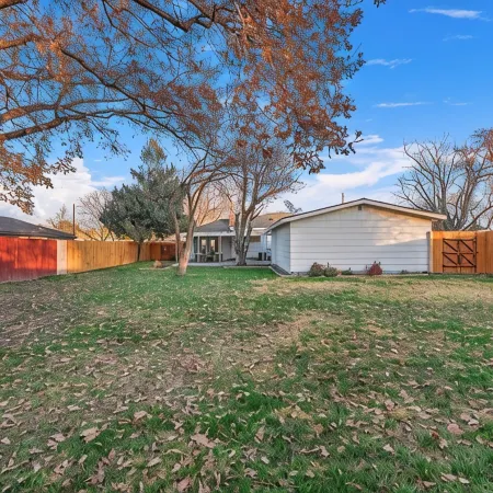 MidCentury Modern 3BR 2BA + Hot Tub in College District