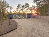 Waterfront Luxury Tiny Home 360 North on Wilson Lake Close to Robert Trent Jones