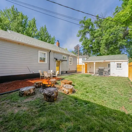 Adorable Downtown Loveland Chalet