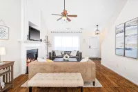 Cozy Modern Home • 3Br • Pet-Friendly Yard • Near Breweries & Downtown - Wifi