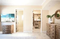 "Mediterra" /WALK to Vanderbilt Beach/ Heated Pool/Gym/BBQ/Scooters/4BR Retreat - Gym