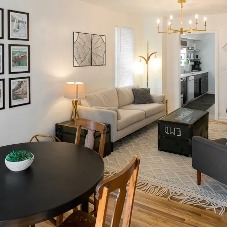 Downtown & Campus Wifi with Netflix 2Br 1Ba