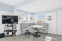 Modern craftsman home close to all Garibaldi has to offer. Dog Friendly! - Wifi