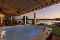 Lakefront w/ private dock, hot tub, game room, boat house hangout - Boutique