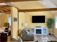 Ellie's Loft brand new downtown Nashville, IN! Hotels in Nashville