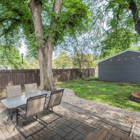 Stylish Home a Block Away from Entertainment