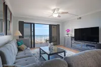 Best direct ocean view! Newly renovated condo w/ pool - 4 ดาว