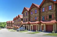 Ski-In/Ski Out Townhome w/ Beautiful View w/Hot Tub.