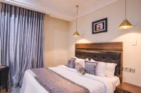 C to C Luxury Hotel - balcón