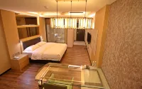 JC Mark Hotel - parking