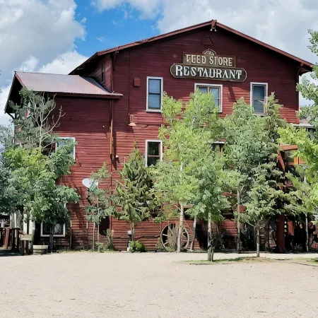 Historic Westcliffe Outpost Penthouse Apt 2bed/2bath Отели в г. Кастер