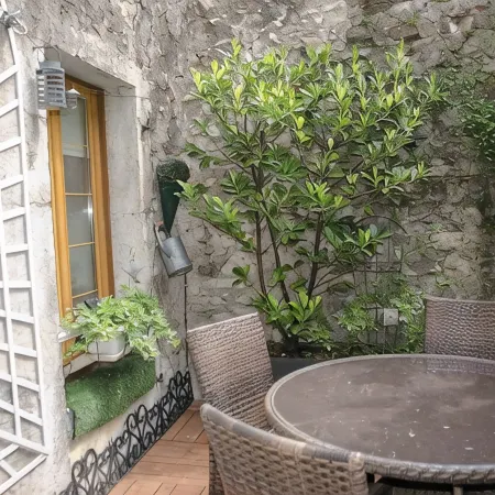 In the heart of the old town, quiet loft with pretty sunny terrace