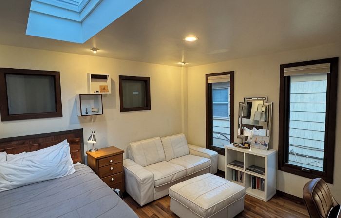 Perfect location! Downtown Beach & Ski Pad w/hot tub in the heart of Sandpoint.