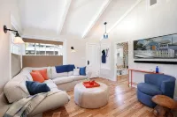 Inn Through the Orange Door - Laguna Village cottage - 4-Star