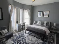 Relaxing Townhouse Downtown Dubuque with Fenced in Backyard & Pet Friendly - Boutique